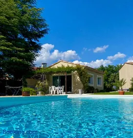 La petite maison avec piscine face au Luberon - Image 2