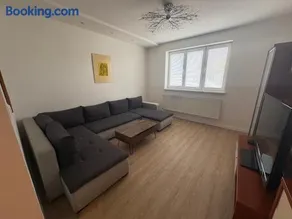 Byt v centre mesta s výhľadom na pešiu zónu - Image 3