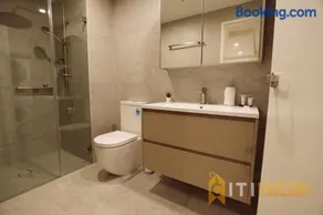 Ruby Red, 1Bd 1Bth Apt - Woden CBD - Image 2