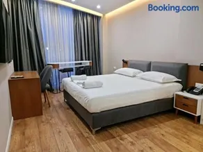 Star Hotel - Image 1
