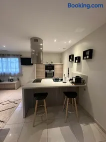 Maison d'hôtes chic à Beauzelle - Image 1