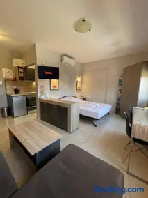 Q luxury rooms Perea center - Image 1