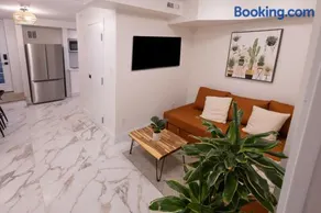 Apartment Near Downtown Toronto & The Beaches - Image 2