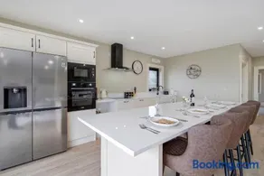 Seaview Lodge Apartment 'Sleeping 4 Guests' - Image 5