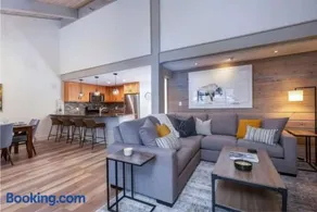 Updated 3 BR, 2 BA with Pool & Hot Tub - Stunning Mountain Views! - Image 2