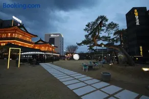JB Tourist Hotel - Image 2