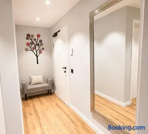 Modern Business Apartment - Parking - Fast WiFi - Image 2