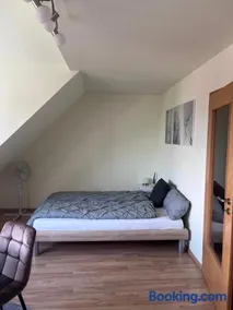 schönes Zimmer und Badezimmer in Einfamilienhaus - Image 1