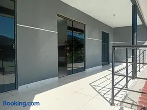 Sobrado com piscina em Caioba - Image 5