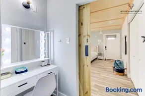 Modern Luxe Studio - Free Gated Parking - King Bed - Image 2