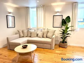The Yellow House - Duplex - Image 2