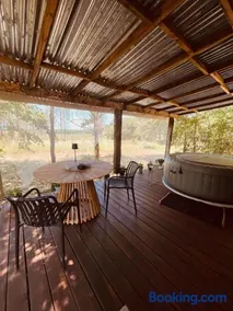 Chalet romantique avec jacuzzi privatif au cœur de la forêt - Image 2