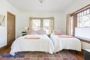 1 Berkeley - Entire Apartment - Private, Spacious - Image 1