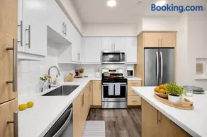 Luxury 1BR Newport Beach Condo with Pool and Gym - Image 2