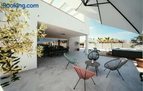 Villa South - Image 2