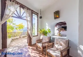 Spacious Apartment with Pool in Yeste - 120 m² - 10 Guests - Image 2
