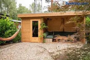 Wild Flower Wellness met privé Sauna en Hottub in prachtige tuin met overkapping - Image 2