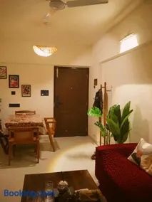 Luxe 2BHK flat with pool, WiFi, Netlfix, kitchen - Image 1