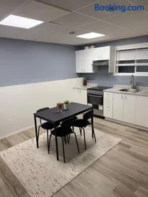 1 Bedroom spacious basement - Image 4