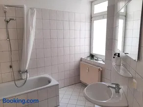 Zentrale 2 Zimmer Wohnungen für Gruppen & Monteure fußläufig zur Elbe & Shoppingcenter - Image 4