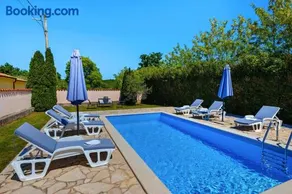Traditional 2 floor holiday home in central Istria Muntrilj - Image 1