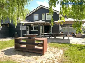 Villa aan 't Wiel op Recreatiepark De Wielen - Image 1