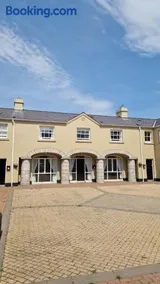 The Downshire Arms Apartments Hilltown - Image 3