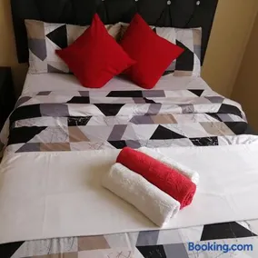 ROYAL LODGE - Image 3