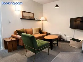 Cream City Industrial Loft Near Fiserv with Parking - Suite 4 - Sleeps 8 - Image 1