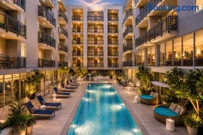 Stylish Apt Near Americana - Image 1