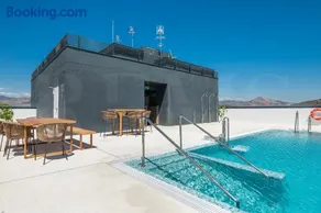 Panoramic views and pool, gym, parking REMS - Image 3