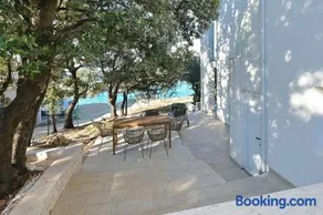 House on the beach - Image 1