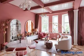 Luxury Pink Suite, autohalli - Image 2