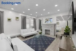Modern 2BR Quick Drive Downtown - Image 3