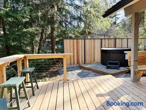 Cozy Cabin Relax in Hot Tub Overlooking Creek - Image 2