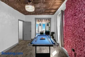 Large 6BR Buffalo Home Sleeps 14 Pet Friendly Near Broadway Market - Image 1