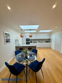 Charming Ensuite Retreat in a Premier Location - Image 4