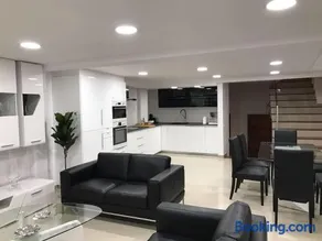 V&C Luxury Sea House - Image 4