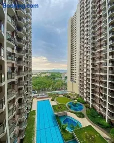 BayFront 1BR Condo in Pasay with FREE Wi-Fi, Netflix, Pool Access & Gym, Near NAIA Airport, MOA, OKADA, CCP & PICC - Image 4