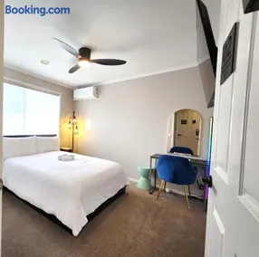 Private Room 2- Affordable Luxury - Image 1
