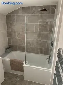 Apple blossom cottage contractor and holiday accommodation - Image 4