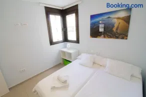 Charmant appartement de vacances avec jardin, piscine et internet haut débit | Vue jardin | Plage à proximité - Image 5