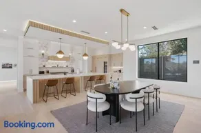 Barton Springs Luxe Heated Pool Spa Sleeps 16 - Image 5