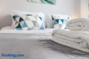 2Bedroom 3Beds WIFI Parking Contractors Coastal Location - Image 3
