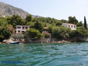 House by the sea - Image 1