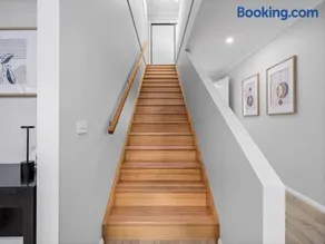 Brand new 3 bed townhouse walk to town - Image 3