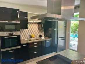 Secret Garden with 2 Bedrooms, Garage, Terrace - Image 2
