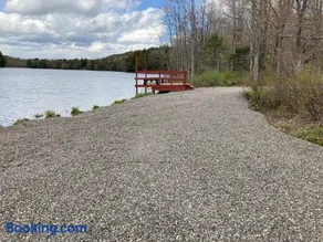 Hidden LakeFront Retreat - Image 3