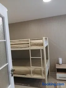 Apartment with private entrance - Image 4