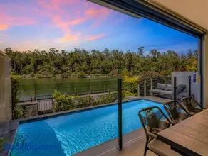 Lakefront Lux-3 Levels-Sauna, Cold Plunge & Pool - Image 1